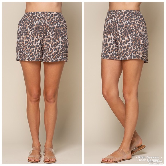 ❤️LAST ONE! Animal Print Knit Shorts w/Hidden Pockets! - Picture 2 of 4